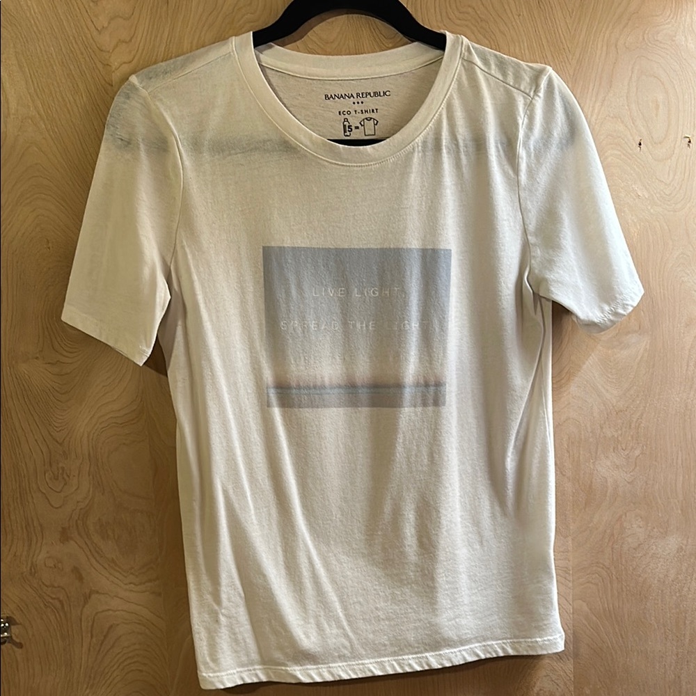 Banana Republic Cream Short Sleeve Tee with Geometric Design
